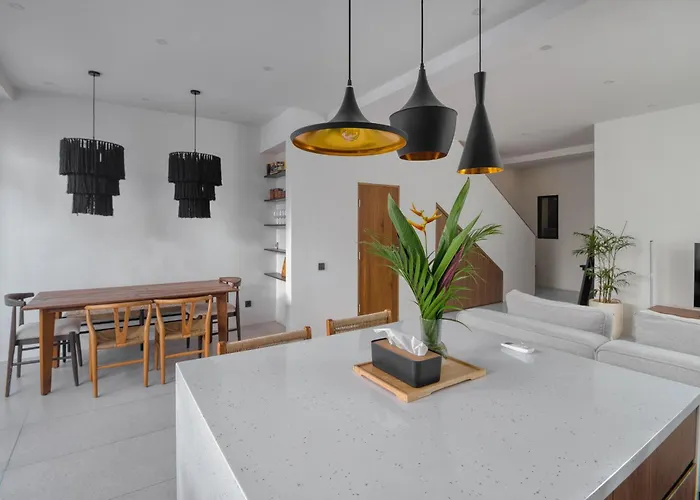 - Modern With Roof Hotel Uluwatu